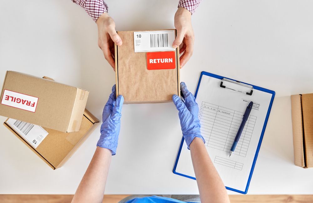 refund and return dropshipping vs wholesale