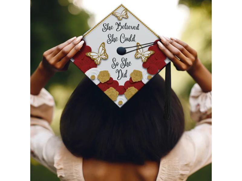 heartfelt-messages-from-loved-ones-on-graduation-cap